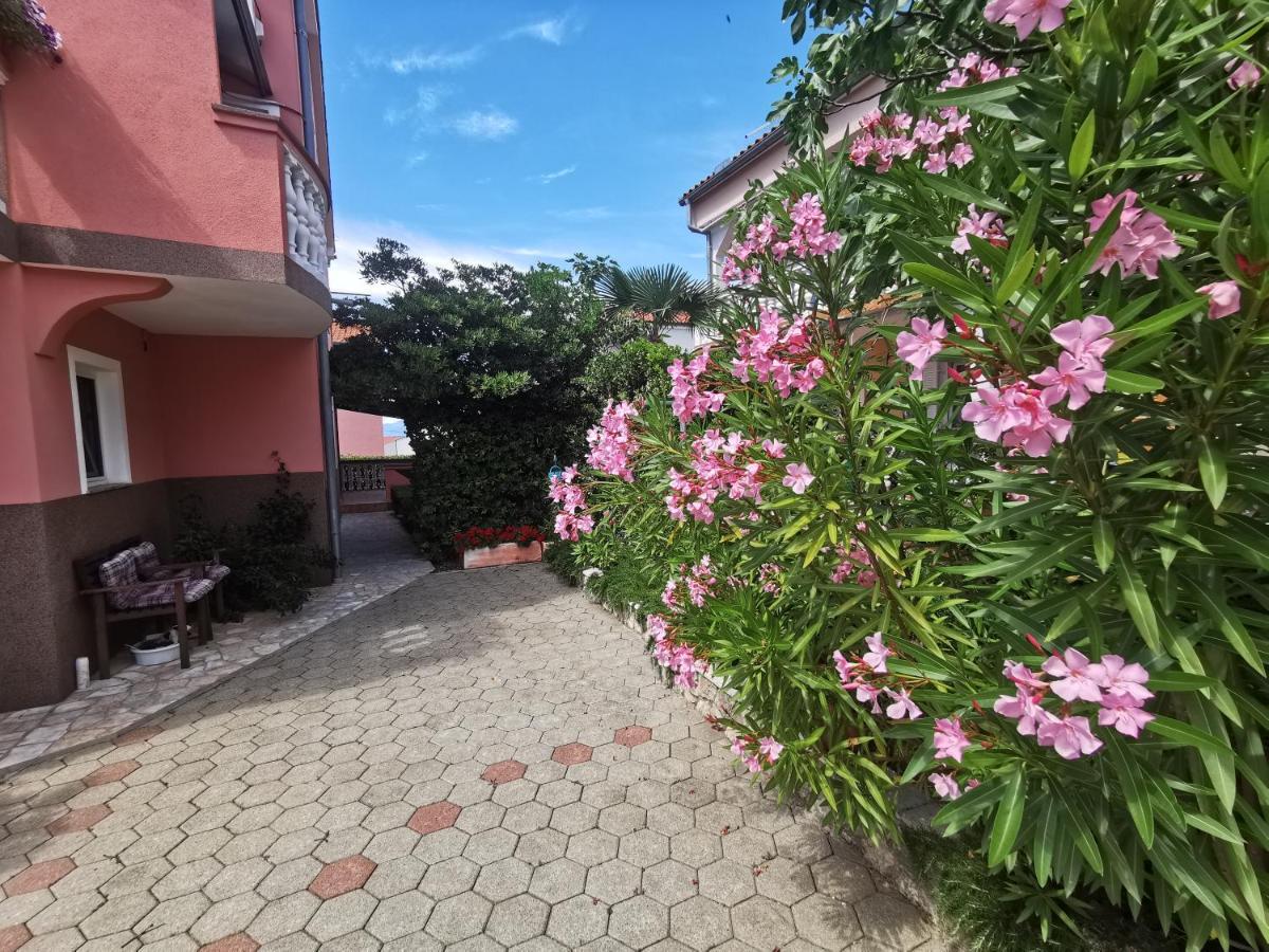 Apartments Lea With Pool Malinska Exterior photo