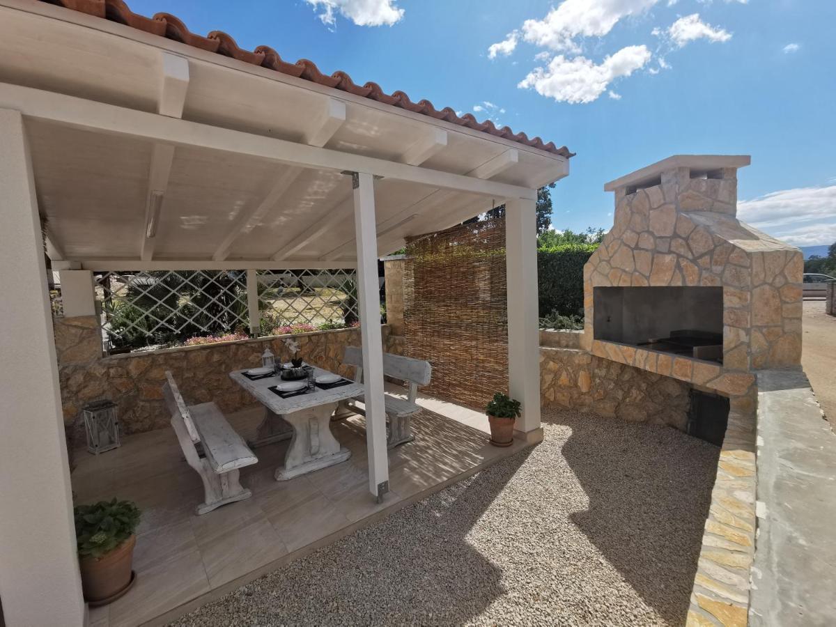 Apartments Lea With Pool Malinska Exterior photo