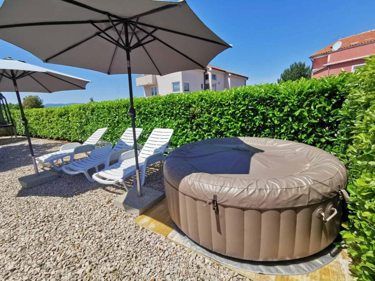 Apartments Lea With Pool Malinska Exterior photo